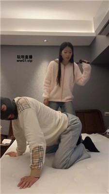 【伊未】牵狗链白袜脚踩虐 bf51345