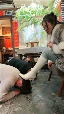 【傲雪】茶室女老板骑马驯化奴隶【下】 bf49814