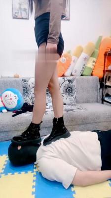 【调教视频】【兔兔大人】脏鞋底喂食/转胯骑马/清理短靴/踩踏