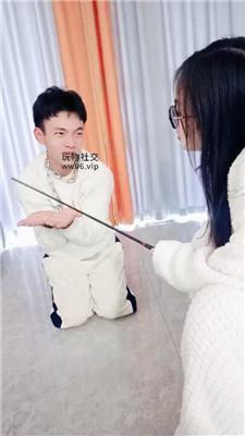 【南月女神】白袜踩踏-阳台下跪伺候 JS250218-1