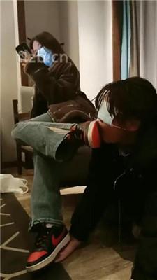 【爱可呀】双S-开发超模学姐S-转胯/吃白袜/舔脏鞋/脚底喂食