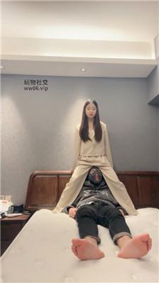 【球球】职场女神白袜脚踩虐 bf51502