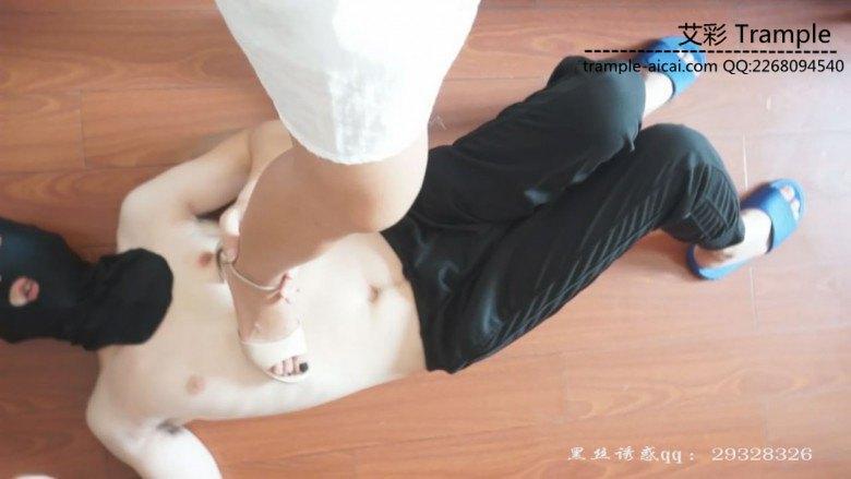 广西某学院大二女生的初次野外调教