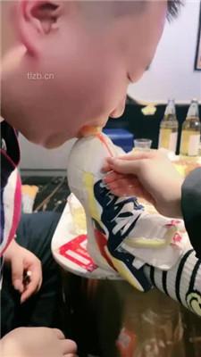 【梓S】KTV-群调S玩虐老板/骑脖/踩踏【完整版】