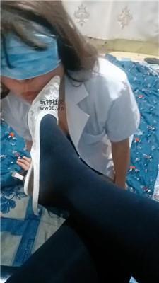 【伪娘和人妻】蓬头垢面的狗舔黑丝脚 JS250106-27