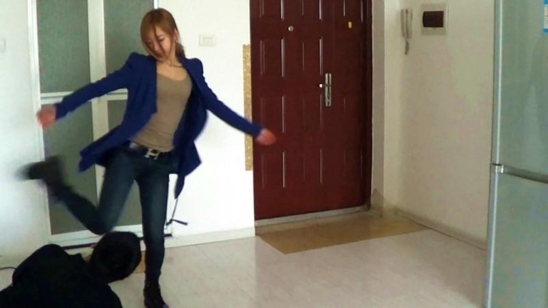 黑冰女神 皮靴黑棉袜 踹爆内脏踩断肋骨