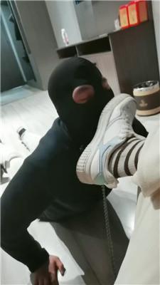 【灵魂晴】运动鞋白袜气味辱/脚下喂食 JS250118-51