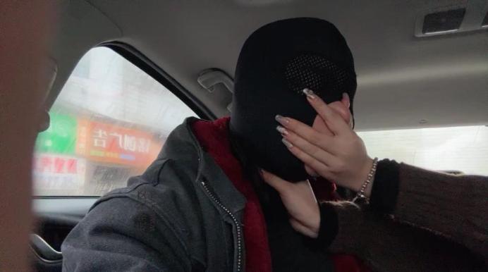 【素人挖掘机】雨天开发小姐姐粉棉袜踩 JS250219-44