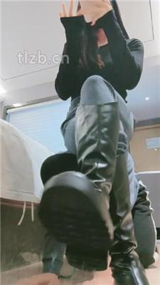 【妮蔻】长靴踩狗头/人肉座椅/踩踏/舔脏鞋底/闻鞋闻白袜