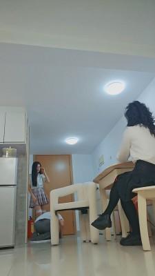 【嘉妮】运动鞋白袜踩踏【双视角版】 bf51714