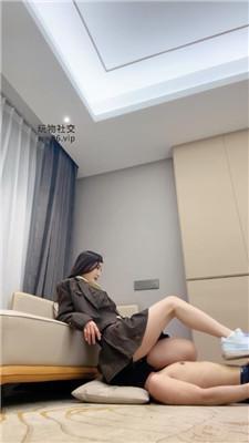 【领主】腿绞窒息/耐克鞋白袜虐 bf50483