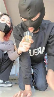 【朱砂痣】骑马/喝圣水/全体重踩踏/强制闻鞋/白袜脚插嘴/恋足舔