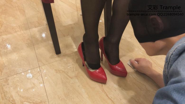 《湘香女王》女主人刁难侮辱乞丐