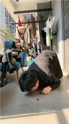 【薇薇】家奴阳台下跪伺候 JS250320-8