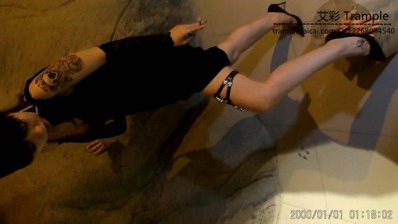 第一视角之展板上的血腥偷片人的手