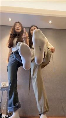 【素人抽水机】双S-运动鞋白袜女神踢踹踩 bf51783