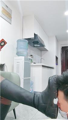 【鱼主】长靴黑丝踩虐羞辱-赏赐圣水 JS250210-1