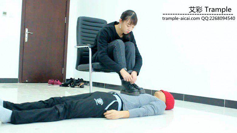 00后天使女主的踏板–棉袜+裸足堵嘴！