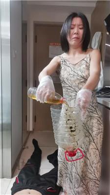 【芝芝女王】舔圣水/爱舔脚的老狗 JS250427-6