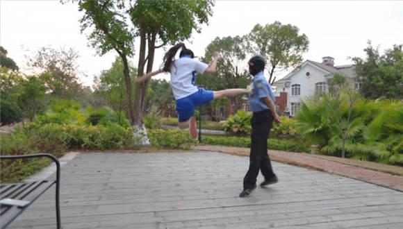 〖H.P.L栖心之栈〗—小太妹欺凌校园保安