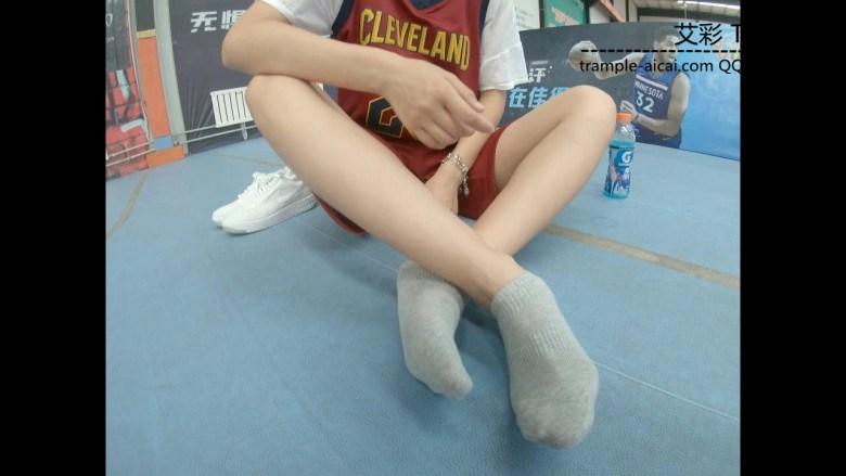 偷拍舔篮球妹臭袜
