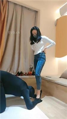 【稚惜】骑脖/藤条鞭打/舔裸足/吃圣水泡面