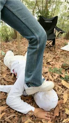 【暴主】户外强迫舔小白鞋处刑 bf51809