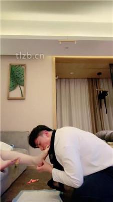 【不期而遇】全体重踩踏/跪舔短靴黑丝/骑脖