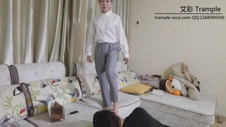 希雨脚耳光调教同事 希雨脚耳光调教同事