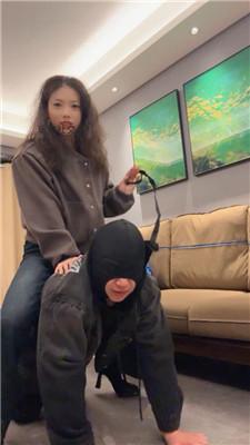 【素人挖掘机】臭脚丫捂脸/高跟短靴踩/骑马转胯 bf50400