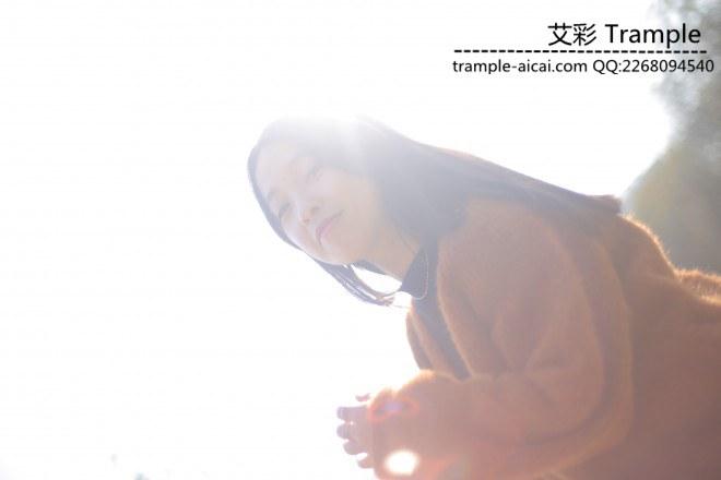 某在校女大学生长靴初次玩踩踏