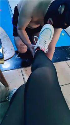 【山兔莓】换两双脏运动鞋踩踏 bf49222