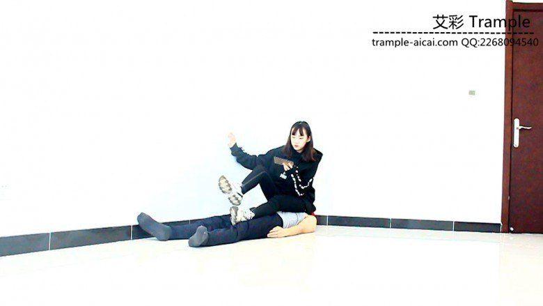 00后天使女主坐脸弄贱狗下体！