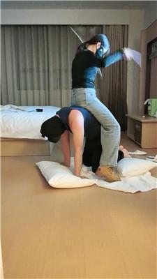 【璎珞】雪地靴暴力踢踹/刑具狂抽 JS250107-13