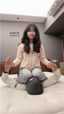 【猴歌】腿绞牛仔裤坐脸/白袜脚踩 bf50401