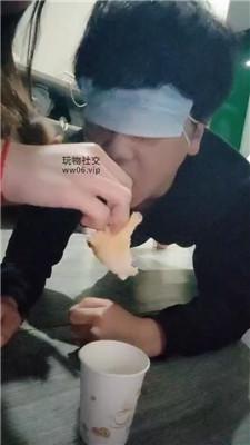 【沐沐大大】小白鞋白袜踩踏喂食 JS250306-21