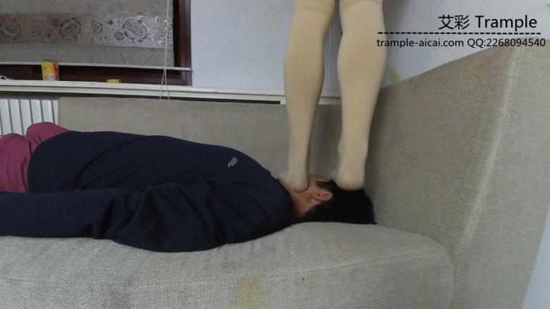 网上买的“光腿神器”打底裤袜踩踏