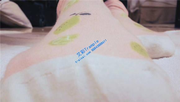 想不想钻进我穿了半个月的臭袜子里面