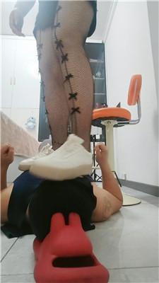 【李老师】小白鞋网袜全体重踩踏【双视角版】 JS250308-10