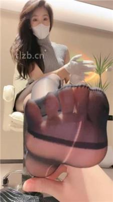 【禾未】模特S-长靴黑丝美腿踩地毯