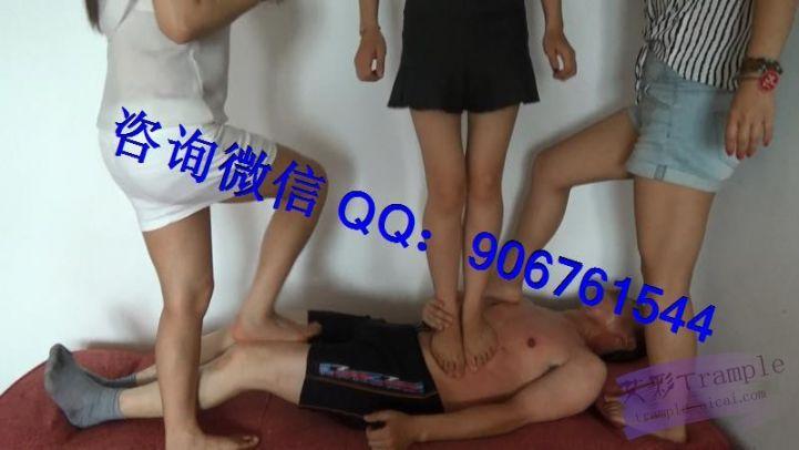 多主裸足踩踏直至哭泣