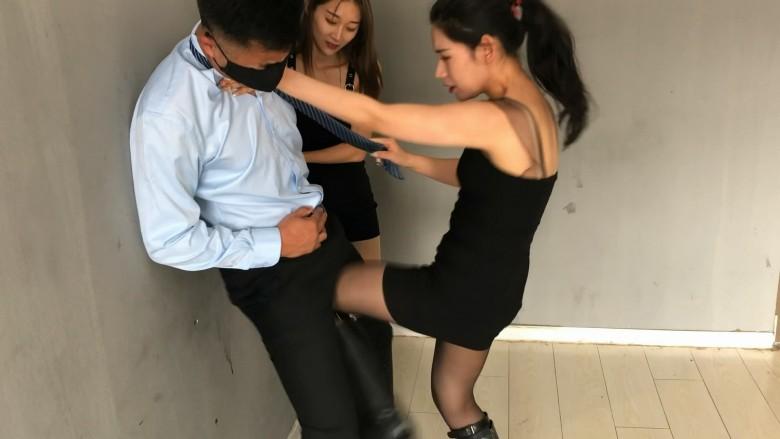 女职员怒惩变态上司