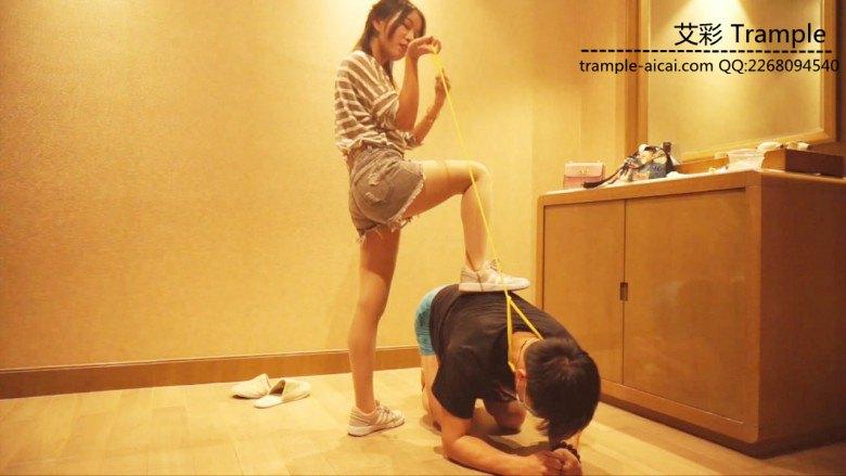 希雨归来暴力踢裆踩踏踹腹