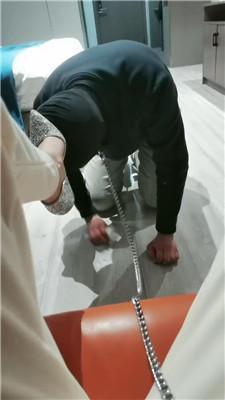 【灵魂晴】运动鞋白袜气味辱/脚下喂食 JS250118-51