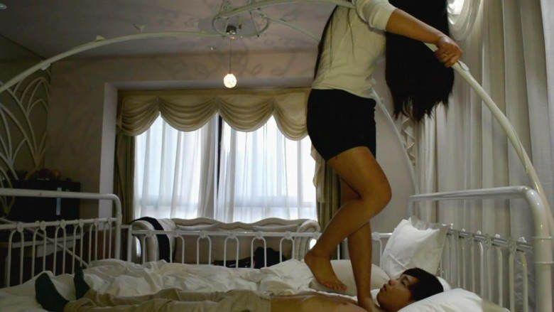 『奴隶岛』—婷婷初次体验踩踏、踮脚尖碾踩