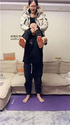 【埋汰】风衣女神骑马虐脚下奴【上】 bf49673