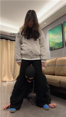 【素人挖掘机】小姐姐蓝鞋白棉袜羞辱 bf50191