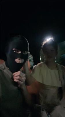 【猴歌】气质素人车内臭脚丫调 JS250410-6