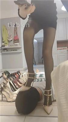 【丫丫】一堆脏鞋子全体重踩踏