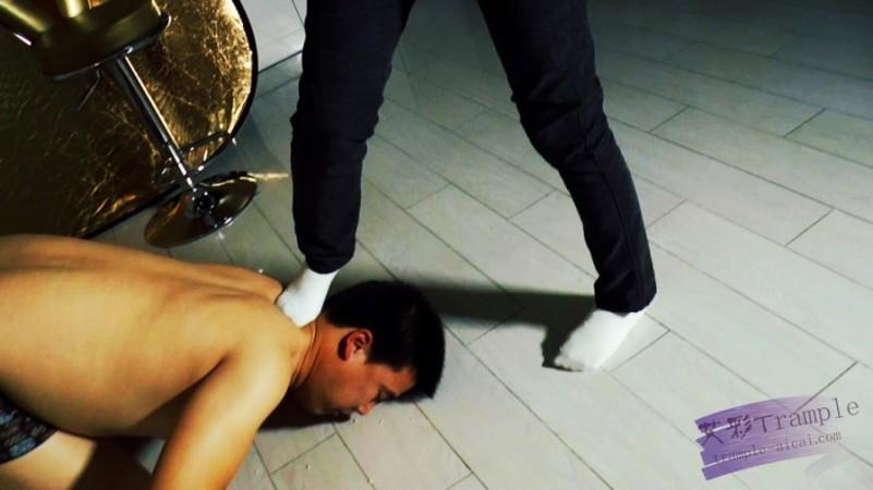 小月 脚喂食侮辱虐打 小月 脚喂食侮辱虐打